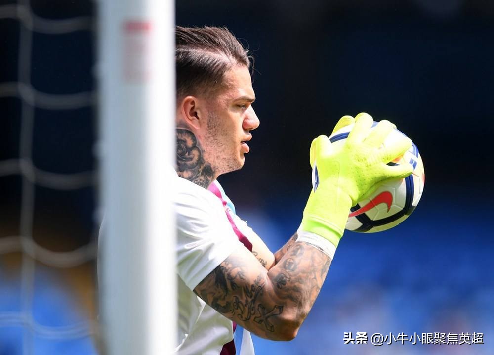 埃德森灵魂扑救曼城,诺伊尔评价埃德森为曼城提供帮助