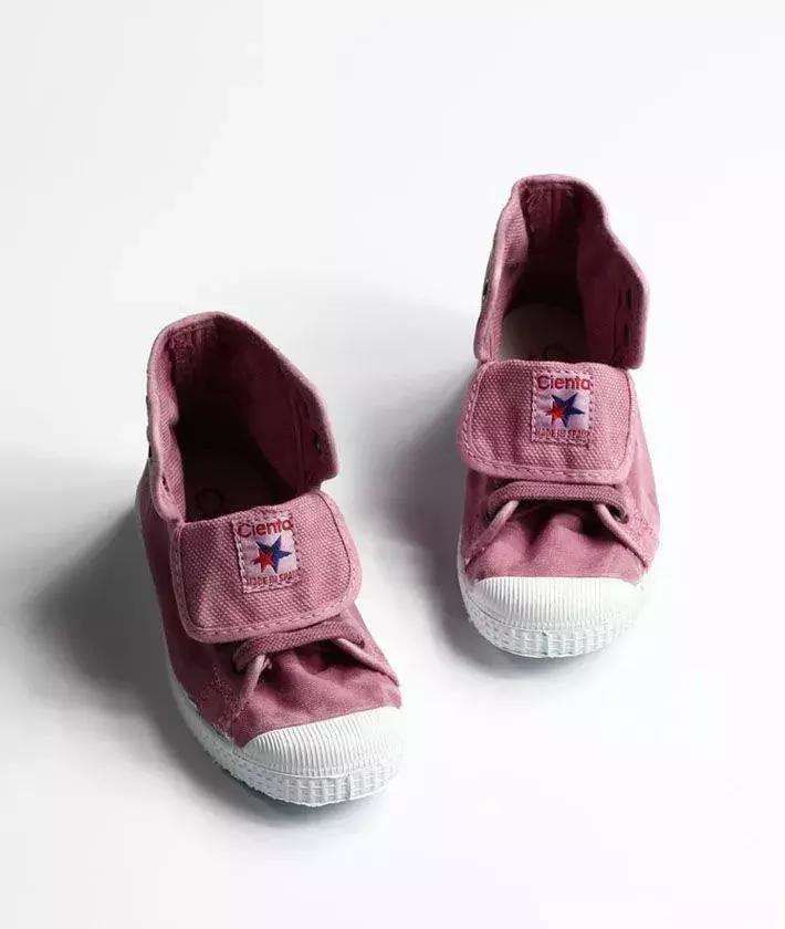 阿迪达斯和耐克儿童哪款鞋好,童鞋nike阿迪哪个好