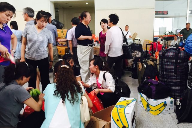 朝鲜百姓做生意，进货渠道很重要，没有本钱也不行