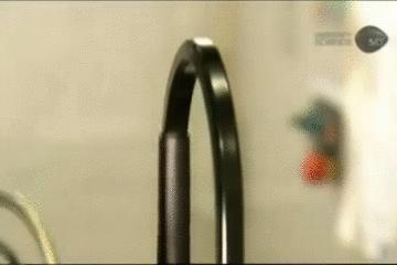 把锁锁上了怎么弄下来,锁怎么样是锁上的