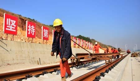 安全第一干什么都不容易,安全第一干活一定要小心