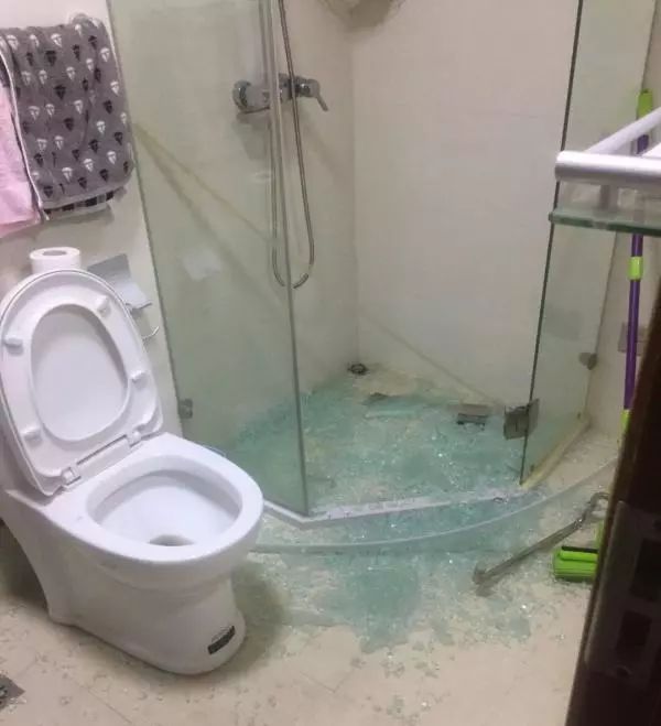 淋浴房真的容易炸吗,淋浴玻璃房为什么会爆炸