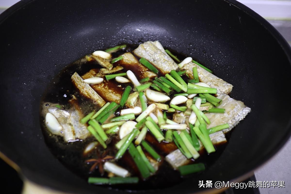 煎带鱼挂糊的正确方法,煎带鱼用什么上浆好煎