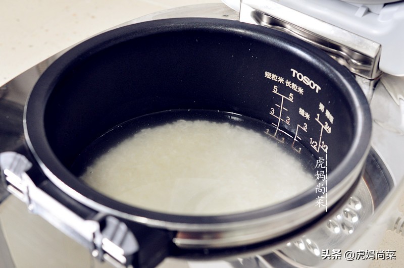 火腿香椿豌豆焖饭,高蛋白香椿焖饭