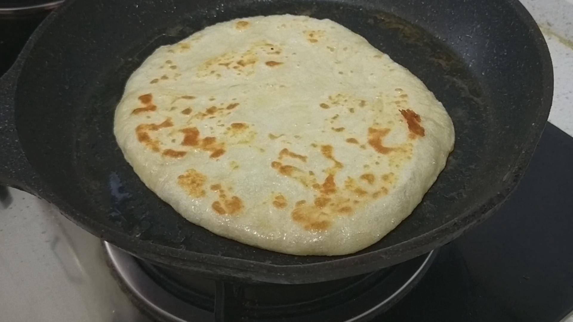 烙饼柔软秘诀大公开,怎样能让电饼铛烙饼不干不硬