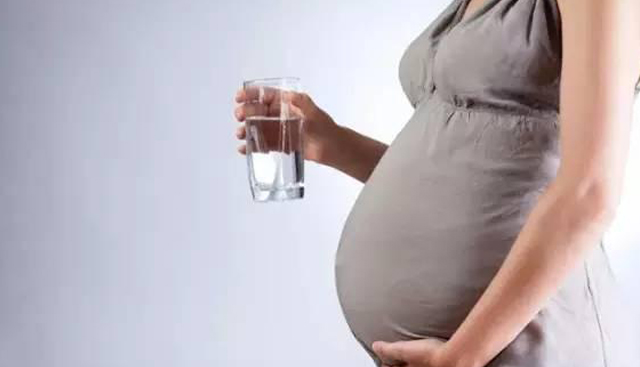 40岁孕妇怀胎8月跑完全马，别盲从，孕期运动还需咨询医生