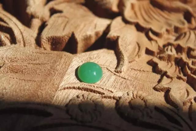 在缅甸本地买翡翠是不是很便宜,在缅甸买翡翠便宜吗