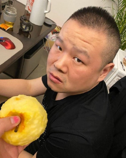 赵丽颖吃苹果vs杨幂吃米饭,赵丽颖明星吃东西视频