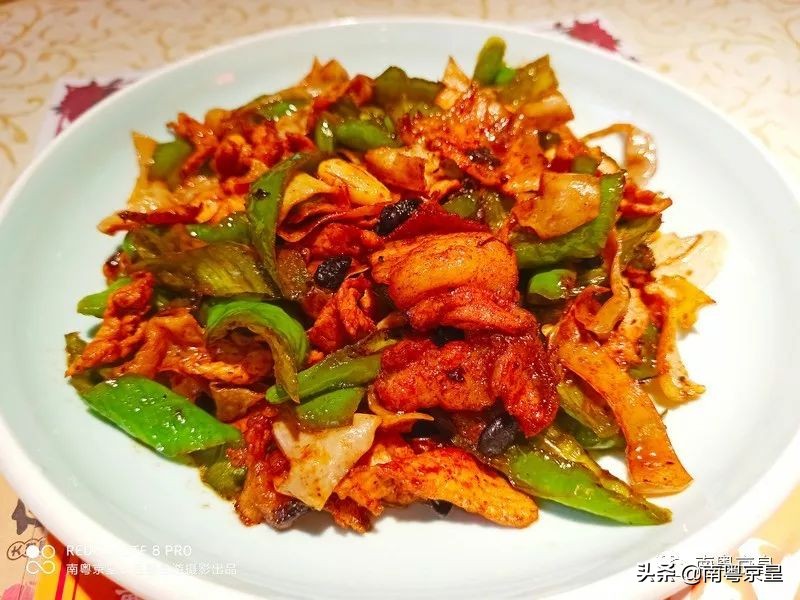 羊城飘逸着最傲娇的色彩——中国红，要的就是这个味儿