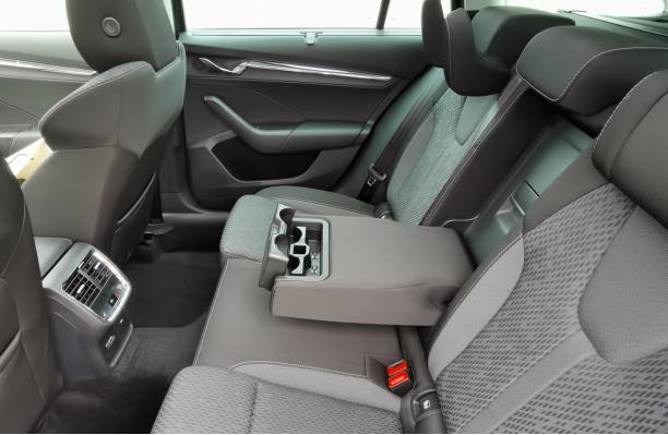 第四代斯柯达明锐国内版,明锐和高尔夫对比差别