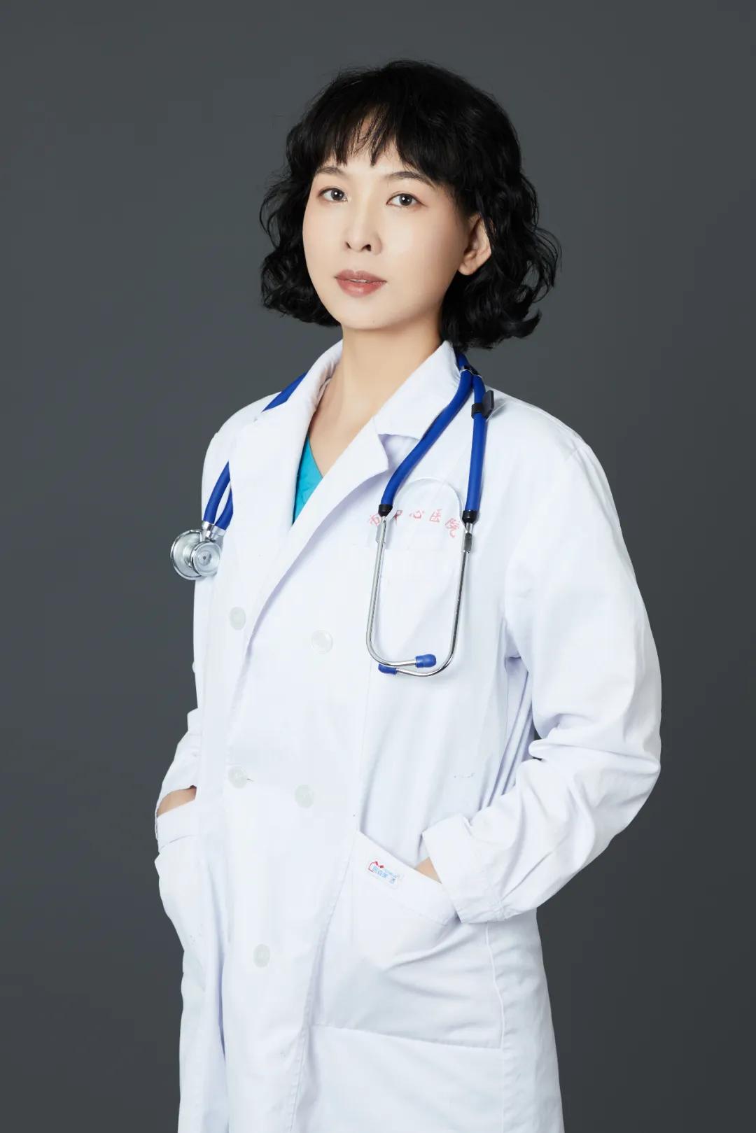 12月5日,九三学社山西省委医疗专家在汾东院区义诊送健康