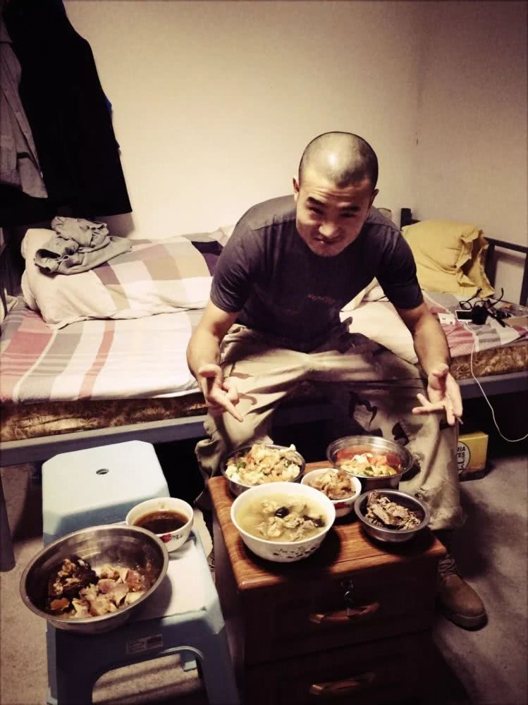 陕西小伙去伊拉克当雇佣军访谈,陕西小伙为100万当雇佣兵回国生活