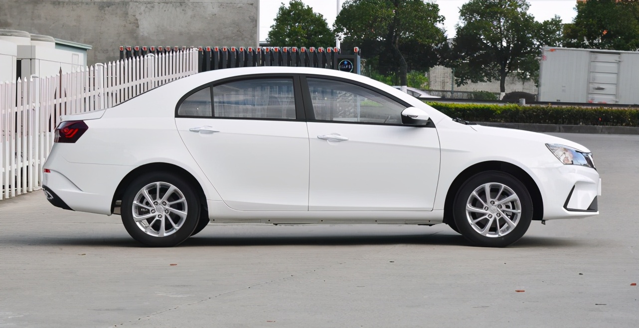 吉利帝豪7万多落地,7万预算买吉利帝豪