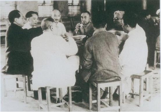 重庆谈判：时隔19年，毛*东泽**再见蒋介石，举杯：为蒋先生长寿干杯