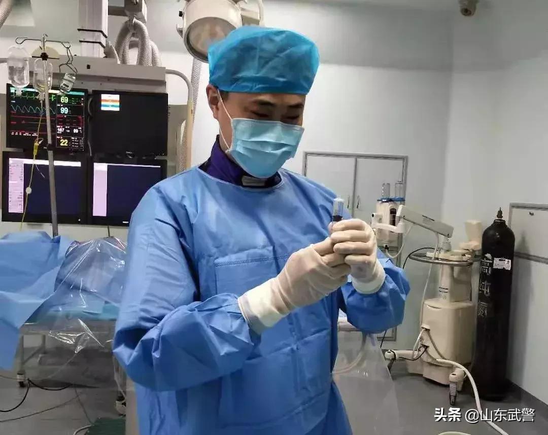 为军服务医院,为部队服务医院