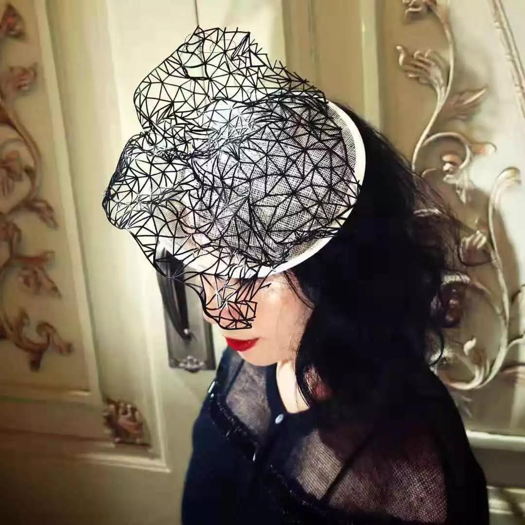 专访|“头大戴不下”怎么办?帽匠设计师Coco跟你聊帽子的学问
