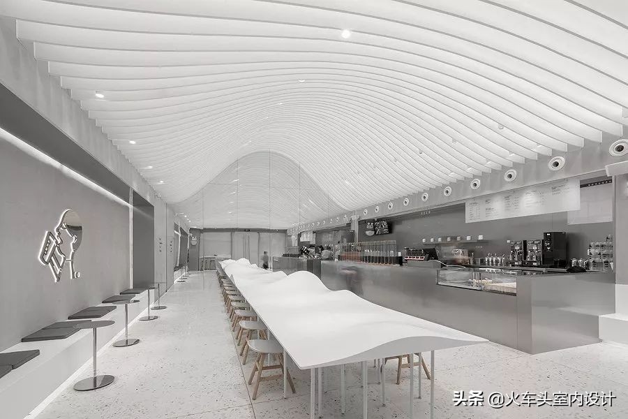 土、砖、石、木、竹、铝,这家茶饮店“设计公司”的身份要暴露啦