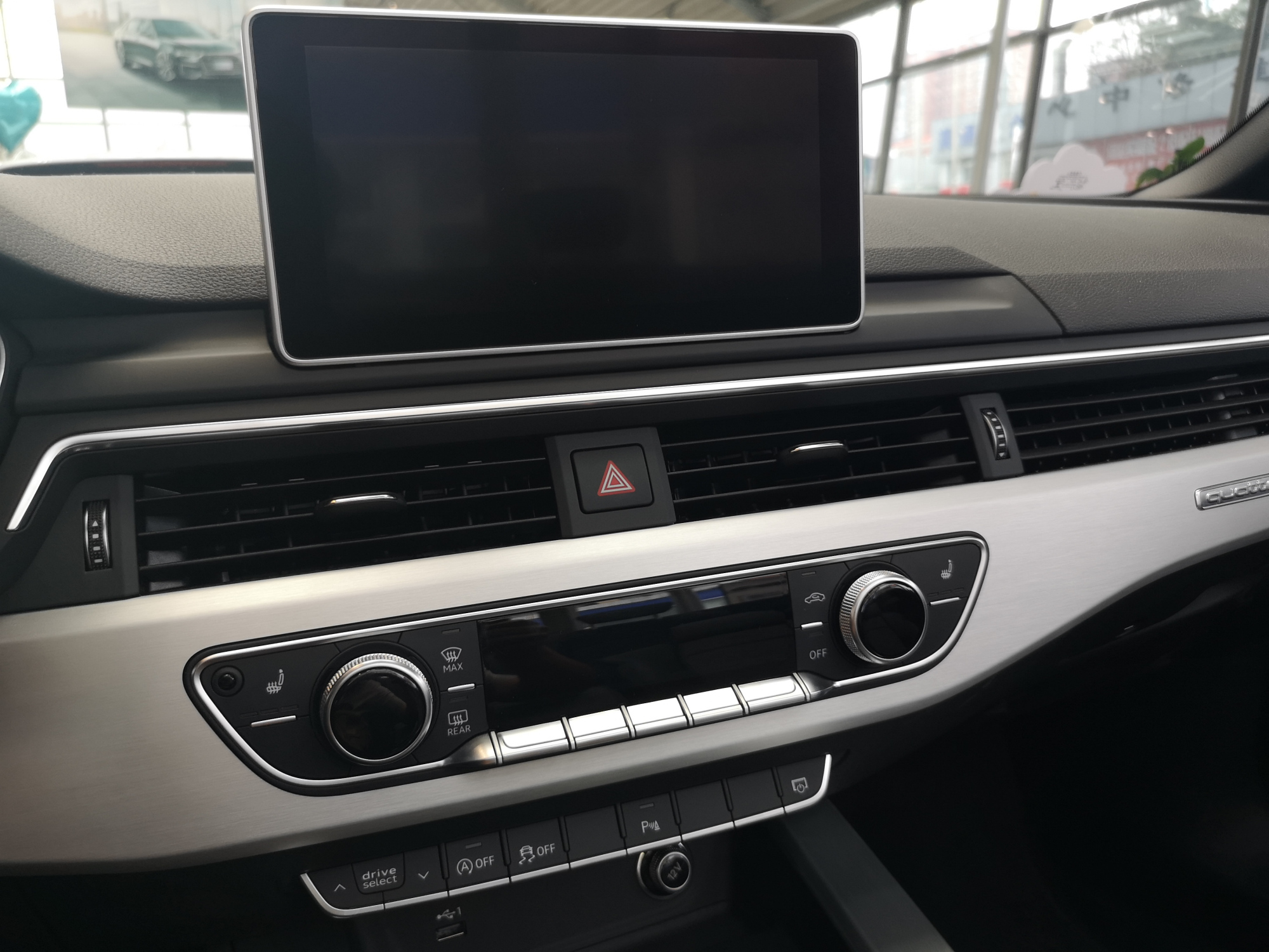 奥迪s5四门敞篷硬顶展示,运动感很强新款奥迪s5敞篷版实车