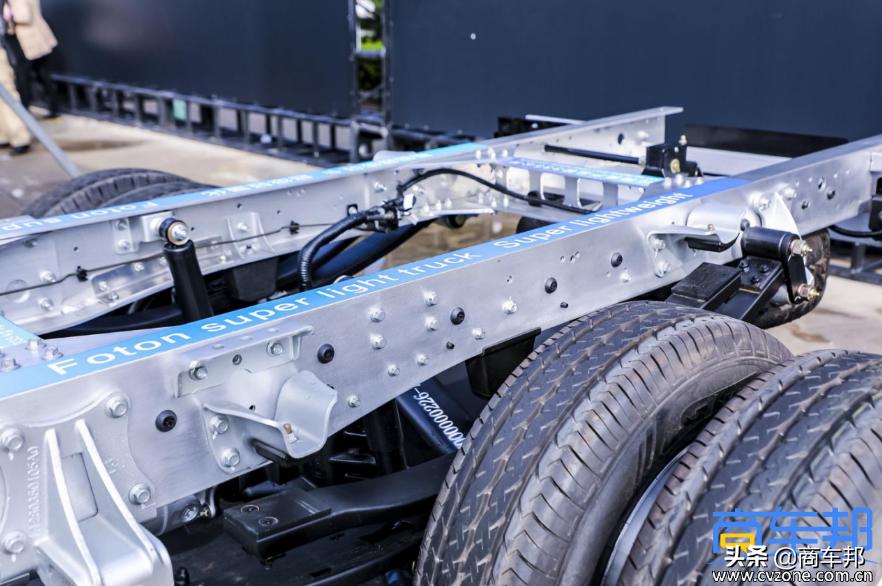 豪曼轻卡4米2自重多少,自重最轻的4.2米轻卡大概多重