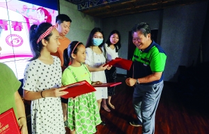 10人朗诵大赛特等奖视频,朗读比赛一等奖正能量视频