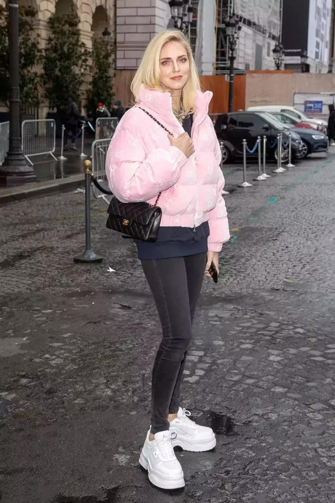 高级灰轻奢风格穿搭必备,轻奢粉色和灰色的搭配