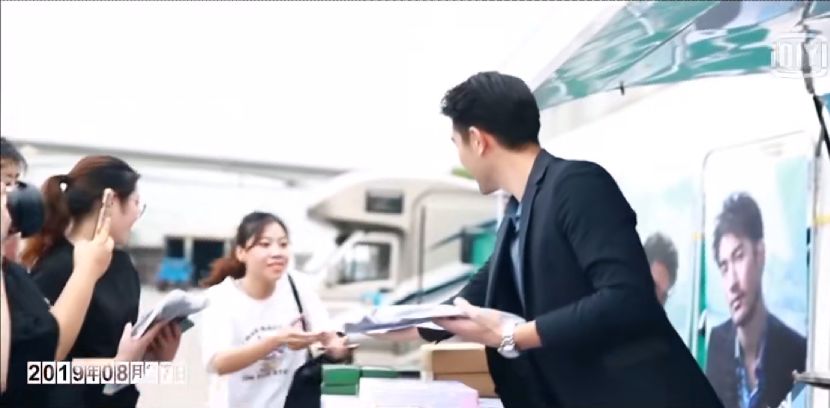 高以翔去世前和粉丝互动,高以翔去世一个月女友首发文