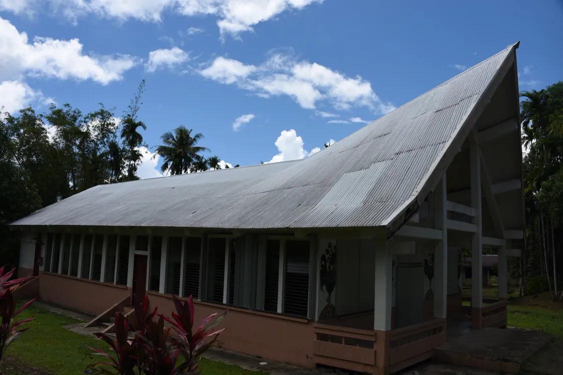 传说帕劳只要女人进入男人会馆就会变成门口的石头