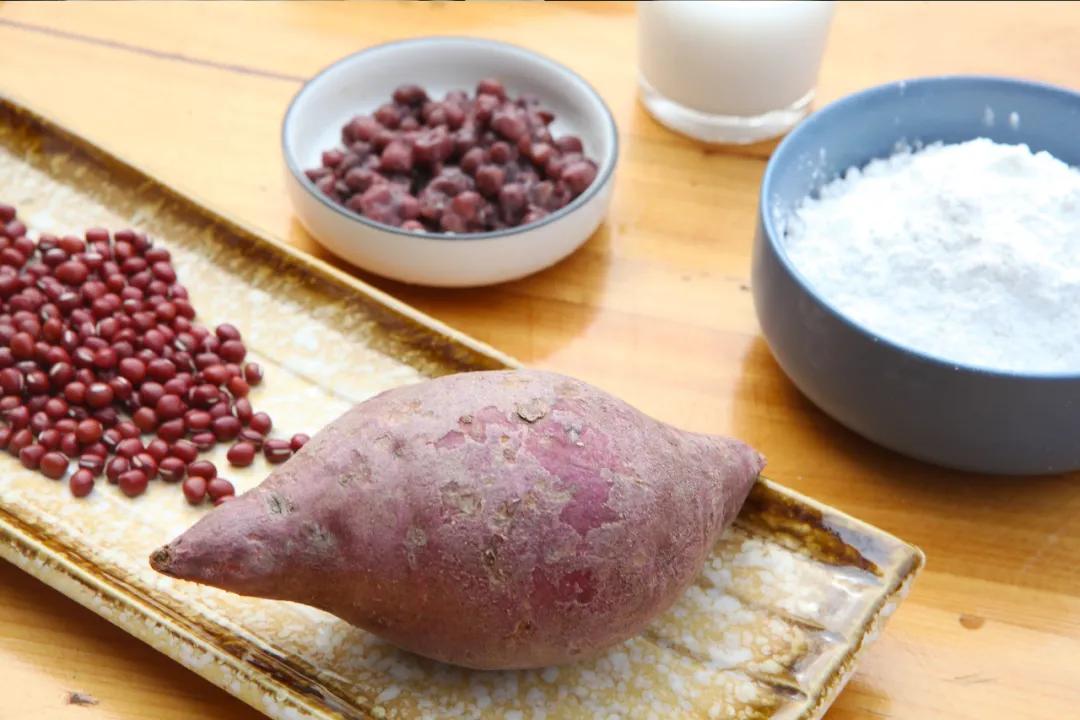 炎炎夏日不如做份甜品消消暑吧,夏日消暑甜品美味的红糖冰粉