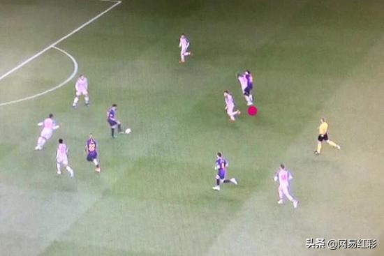 梅西定位球世界波,梅西任意球骗过人墙地滚球破门