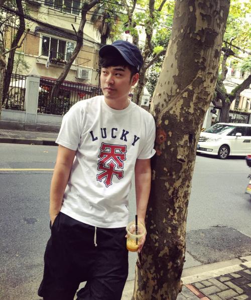 2014年，陈赫抛弃相爱14年的许婧移情张子萱，许婧现在如何了？