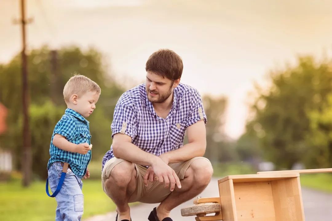 小孩都有点足外翻怎么导致的,小朋友的足部反射问题