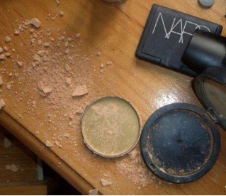 化妆品被小孩弄坏，是一种什么体验？