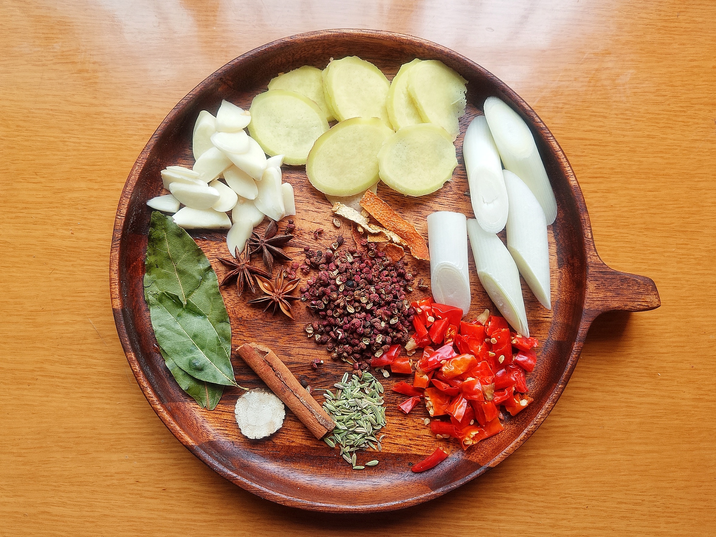 想吃卤鸭掌学会这方法就够了,想吃卤鸡爪教你在家做做法简单