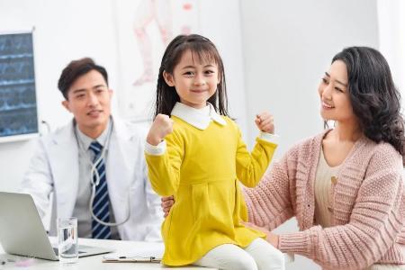 隐翅虫爬到脸上该怎么办,孩子被隐翅虫伤害了怎么办