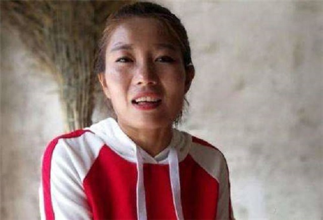 卖惨走红的水泥妹是什么行为,2017年靠卖惨走红水泥妹