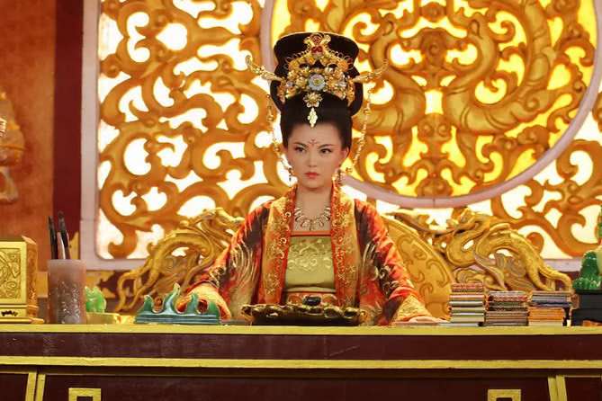 杨玉环与李白关系,杨玉环与李白究竟什么关系