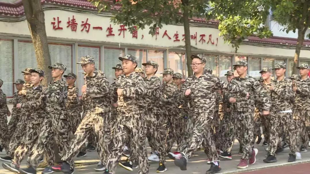 余庆中学和他山中学谁大,余庆中职学校军训