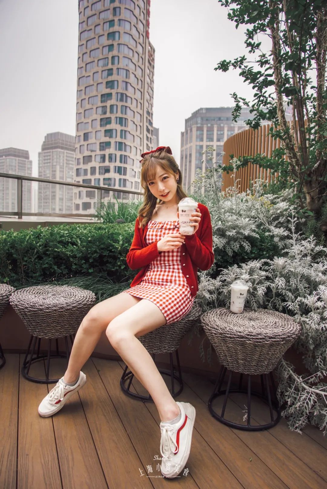 网红饮料喝起来,中药奶茶网红饮品