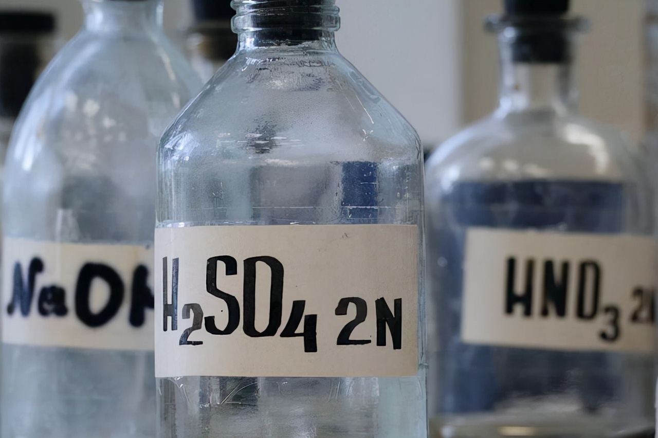 浓硫酸溅到脸上怎么最快恢复,当浓硫酸溅到眼睛或皮肤