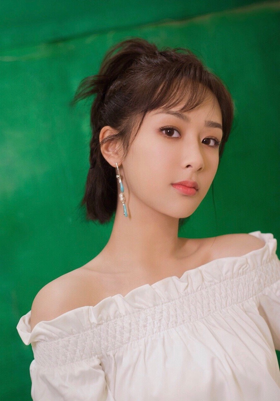 露肩上衣肩上有两根松紧线怎么穿,优秀的肩部线条