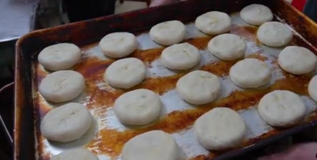 福建传统老式绿豆饼手工现做,福建十大特产绿豆饼