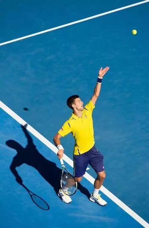 打网球比赛的变化和感受,对于我们来说打网球很有乐趣