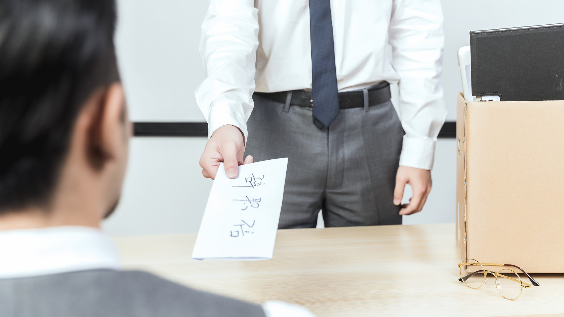 离职先跟领导说话还是先找辞职信,辞职先找领导说还是直接发辞职信