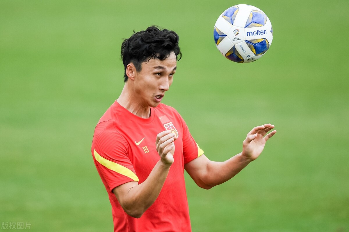 和尹鸿博一起被里皮培养的球员,尹鸿博金敬道吴曦