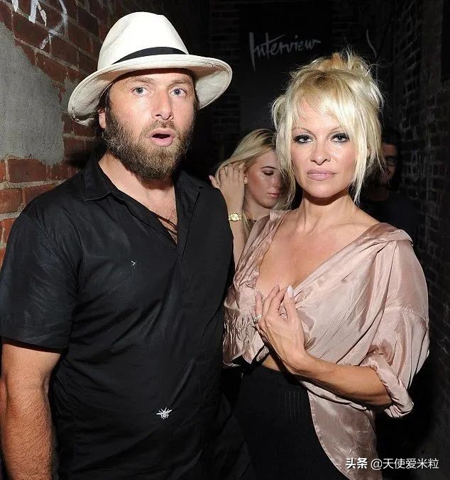 53岁结婚5次嫁给前世界首富,帕米拉·安德森丈夫