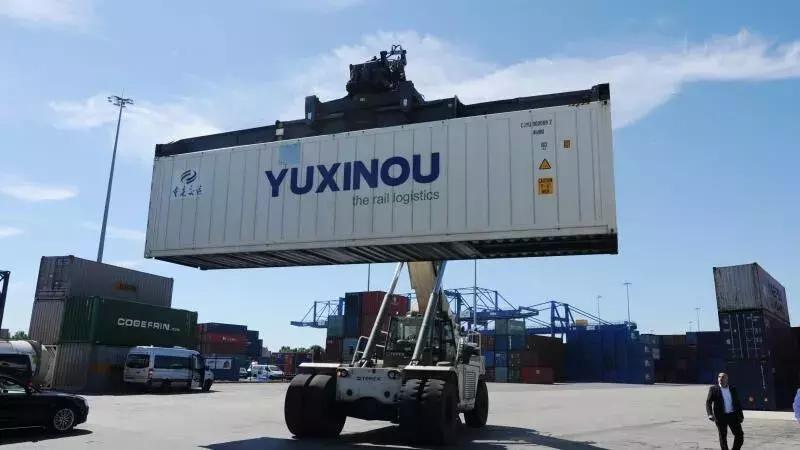 人民日报点赞重庆物流大通道：内陆开放“闯”出来！