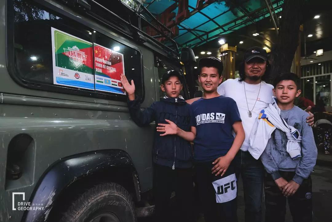 中国牌照车在国外自驾游,开中国牌照车去外国