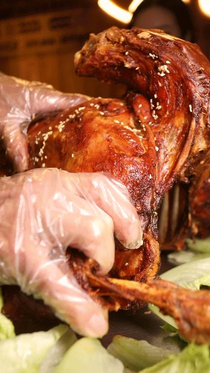 木屋烧烤夏季也有烤全羊吗,木屋烧烤的烤全羊