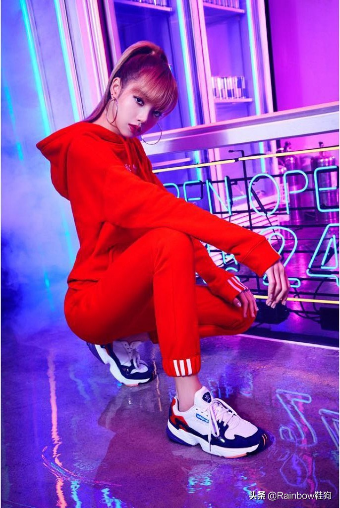 lisa穿什么鞋,人间芭比lisaattention