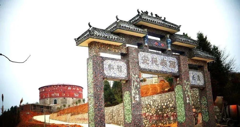 91岁老奶奶打造一座千年瓷宫,80岁老人打造千年瓷宫在哪